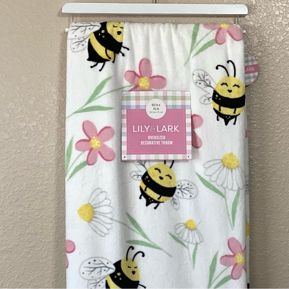 Lily Lark Honeybee & Flowers Oversized Plush Throw